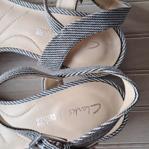 Clarks Women's Orabella Iris Navy Canvas Toile Marine Cushion Short Heel Sandals - Picture 3 of 9